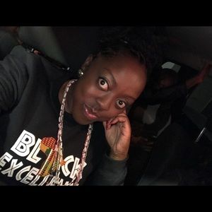 Meet your Posher, Dee